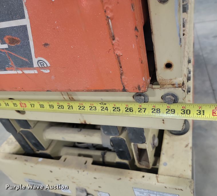 image for item KH9434 1999 JLG 2033-E  scissor lift
