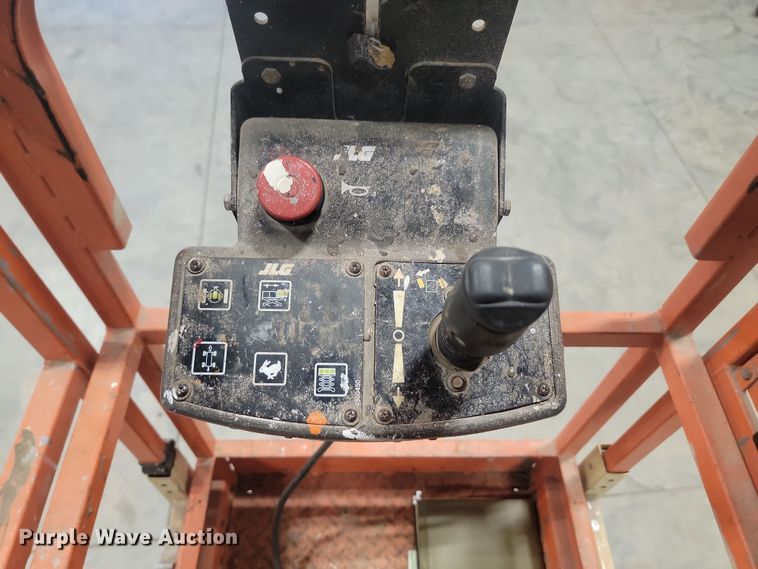 image for item KH9434 1999 JLG 2033-E  scissor lift