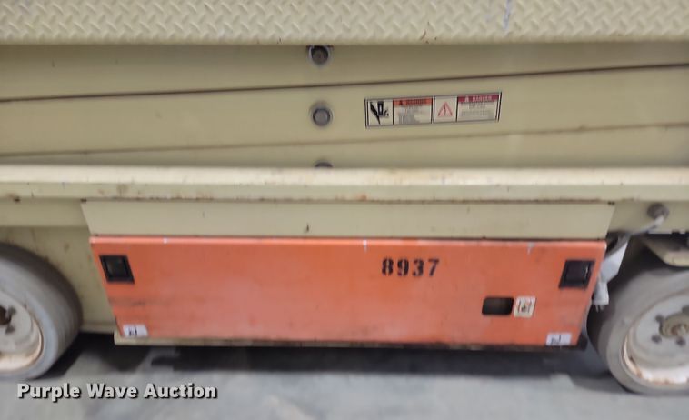 image for item KH9434 1999 JLG 2033-E  scissor lift