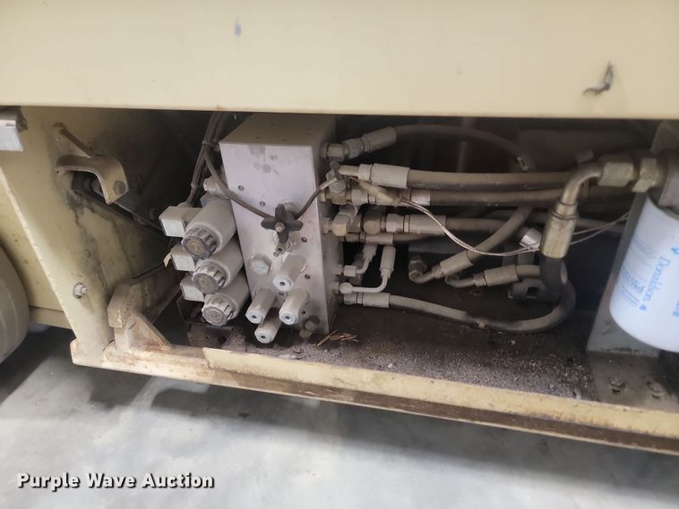 image for item KH9434 1999 JLG 2033-E  scissor lift