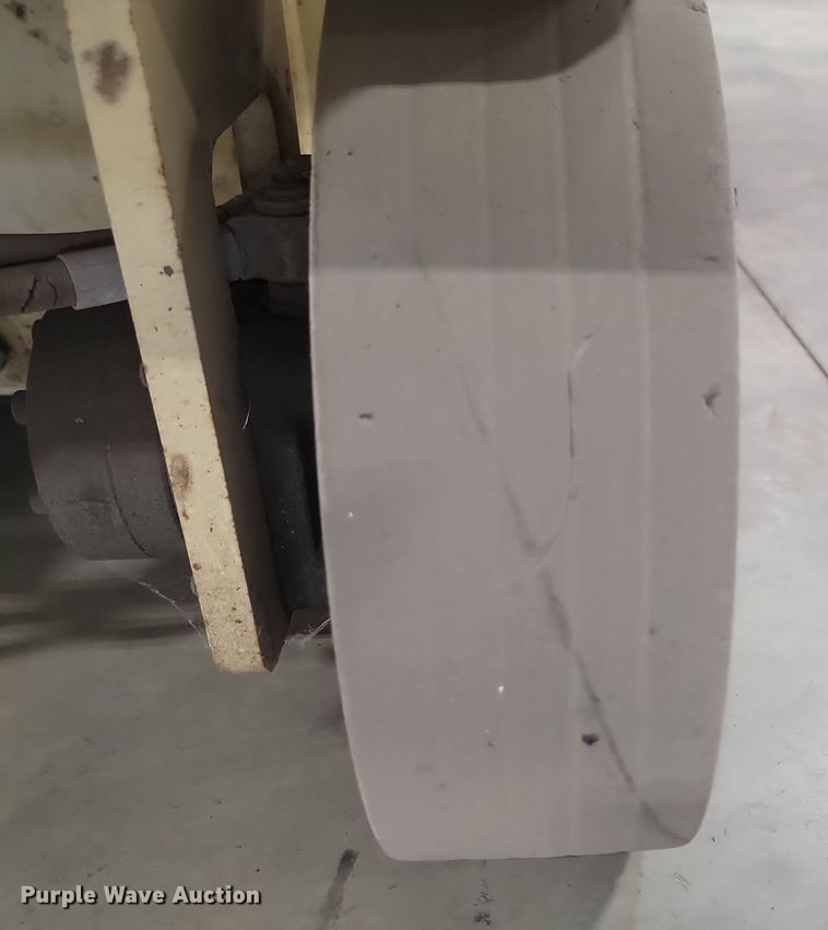 image for item KH9434 1999 JLG 2033-E  scissor lift