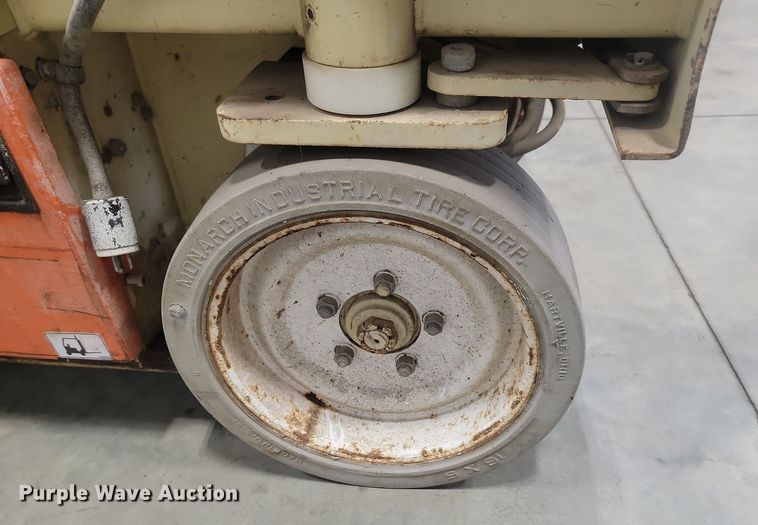 image for item KH9434 1999 JLG 2033-E  scissor lift