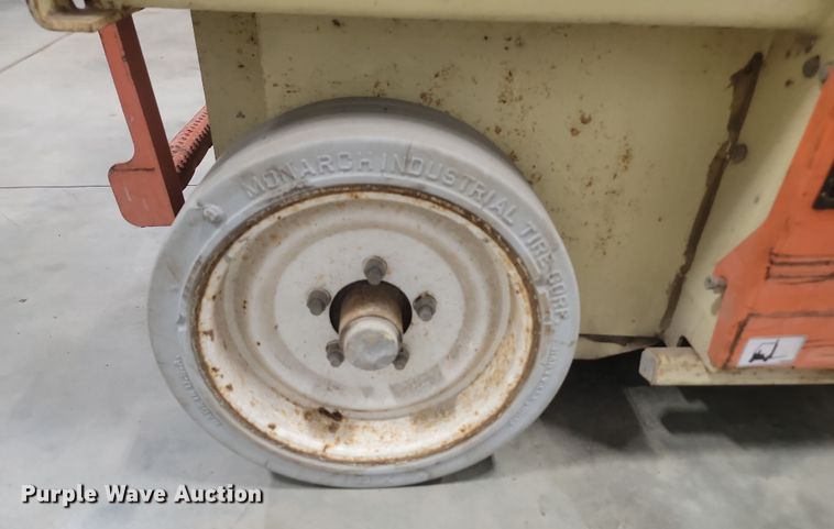 image for item KH9434 1999 JLG 2033-E  scissor lift