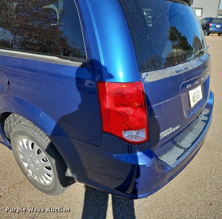 image for item LB9598 2011 Dodge Grand Caravan  van