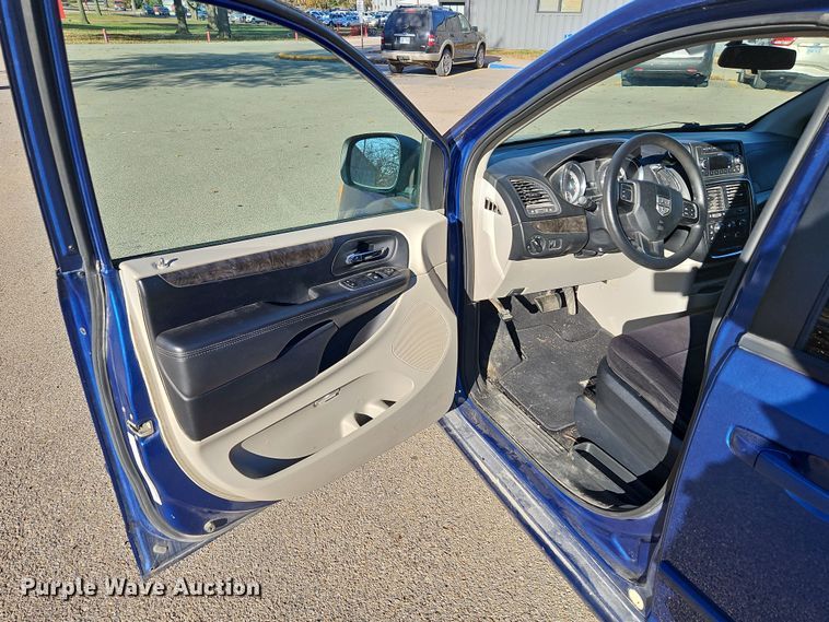 image for item LB9598 2011 Dodge Grand Caravan  van