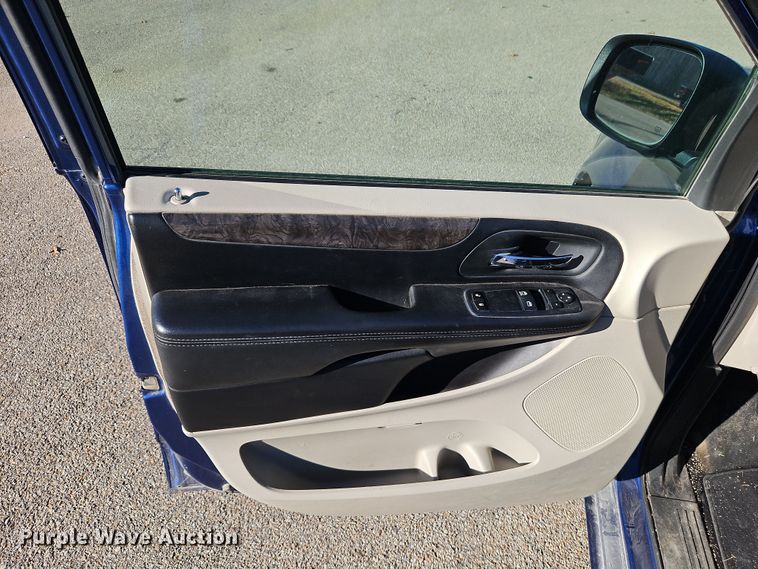 image for item LB9598 2011 Dodge Grand Caravan  van