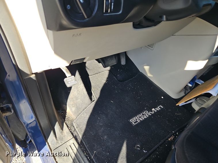 image for item LB9598 2011 Dodge Grand Caravan  van