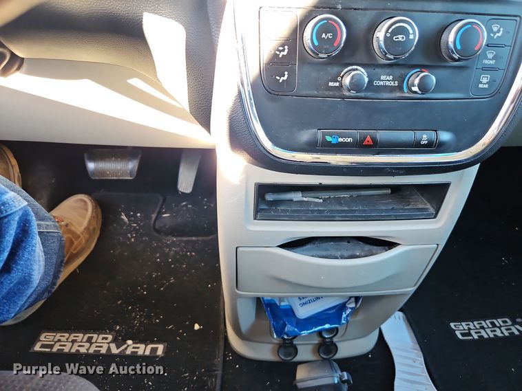 image for item LB9598 2011 Dodge Grand Caravan  van