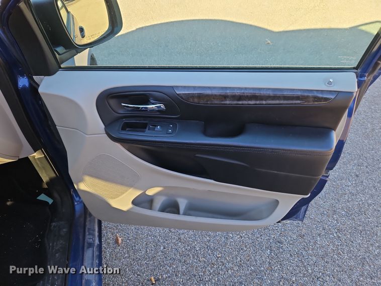 image for item LB9598 2011 Dodge Grand Caravan  van