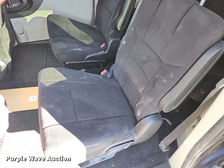 image for item LB9598 2011 Dodge Grand Caravan  van