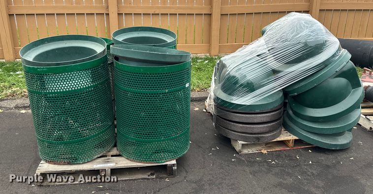 image for item LO9298 Trash cans