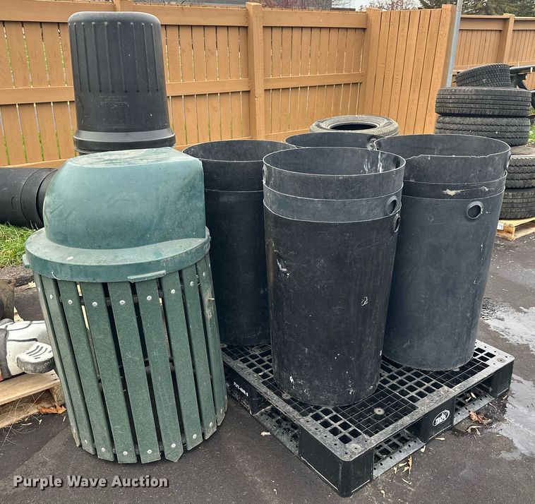 image for item LO9298 Trash cans