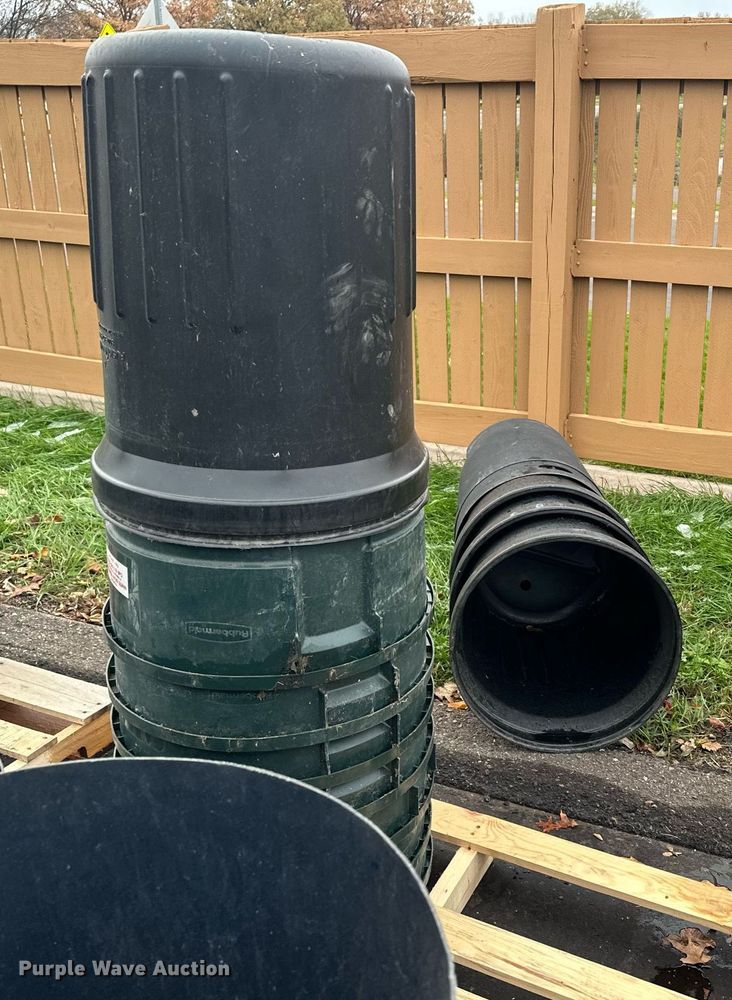 image for item LO9298 Trash cans