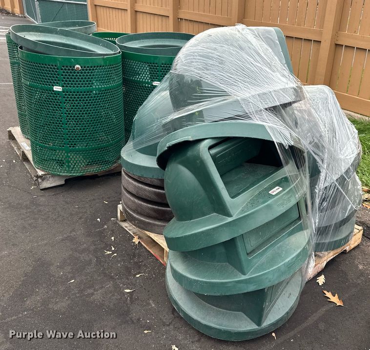 image for item LO9298 Trash cans