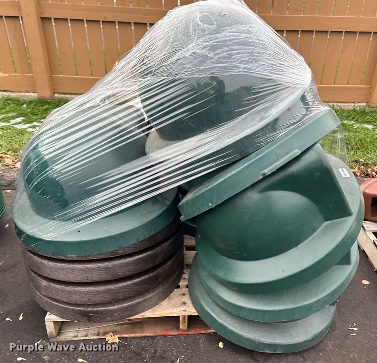 image for item LO9298 Trash cans