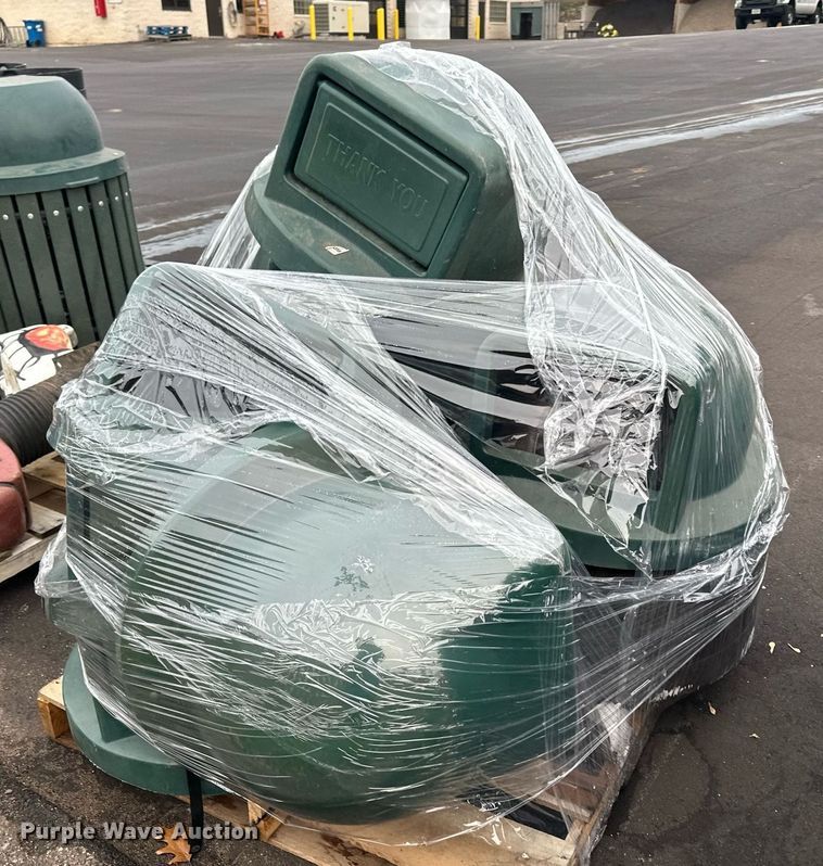 image for item LO9298 Trash cans