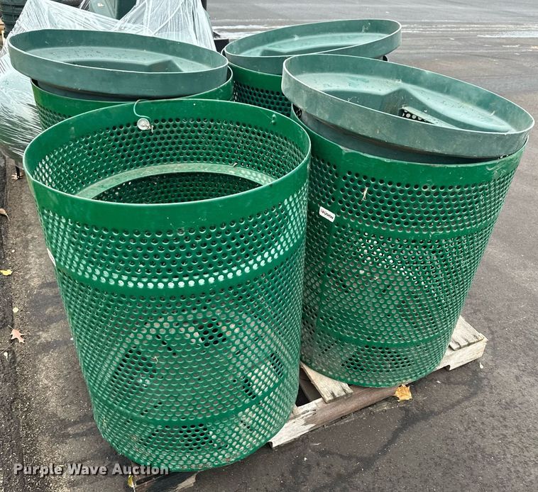 image for item LO9298 Trash cans