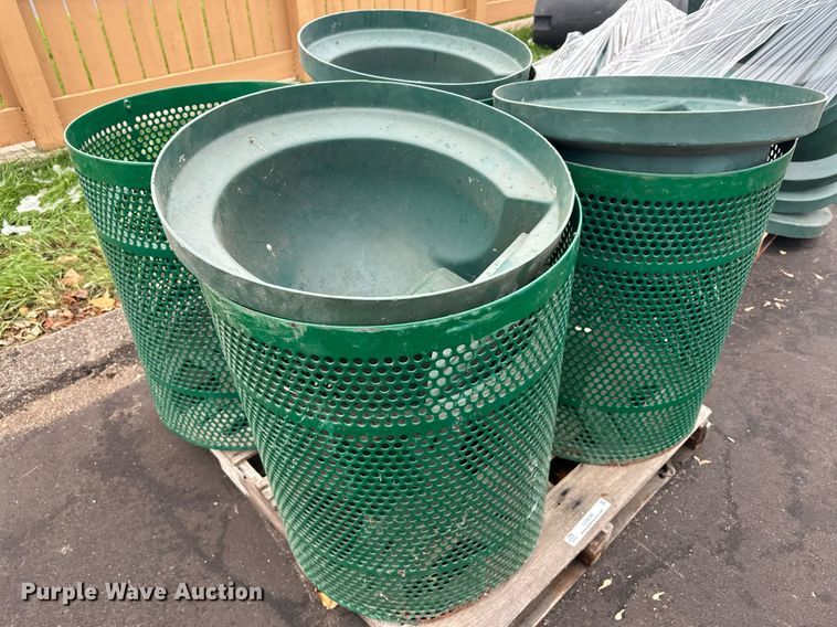 image for item LO9298 Trash cans