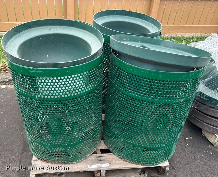 image for item LO9298 Trash cans