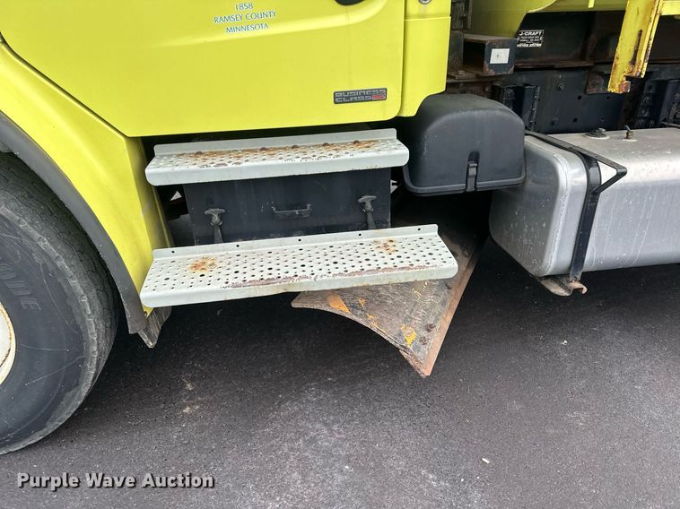 image for item LO9300 2006 Freightliner Business Class M2  dump truck