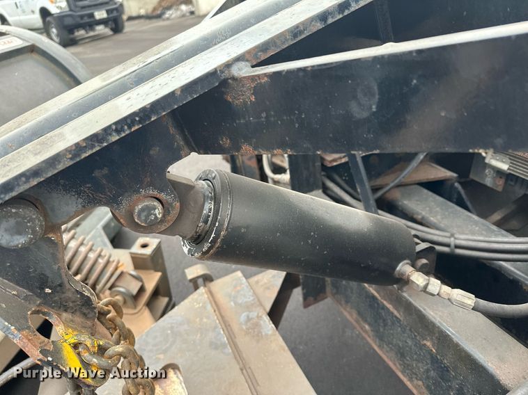 image for item LO9300 2006 Freightliner Business Class M2  dump truck