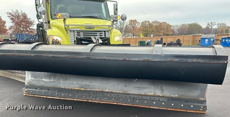 image for item LO9300 2006 Freightliner Business Class M2  dump truck