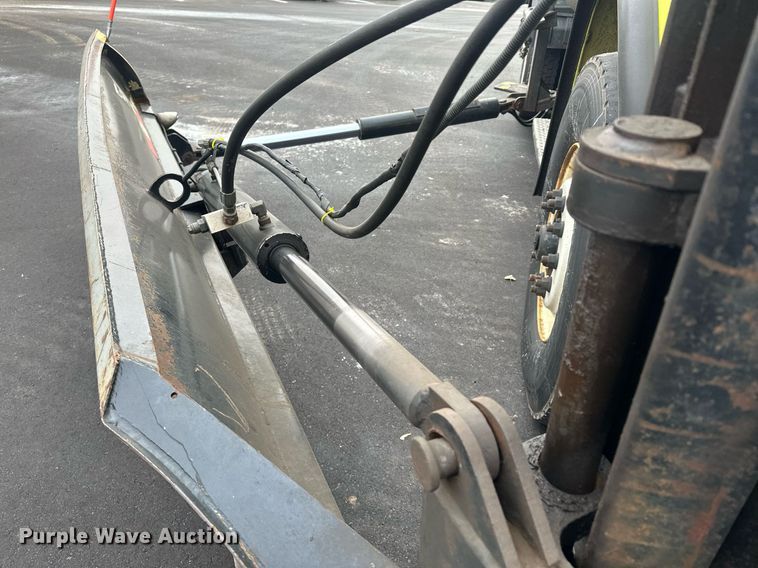 image for item LO9300 2006 Freightliner Business Class M2  dump truck