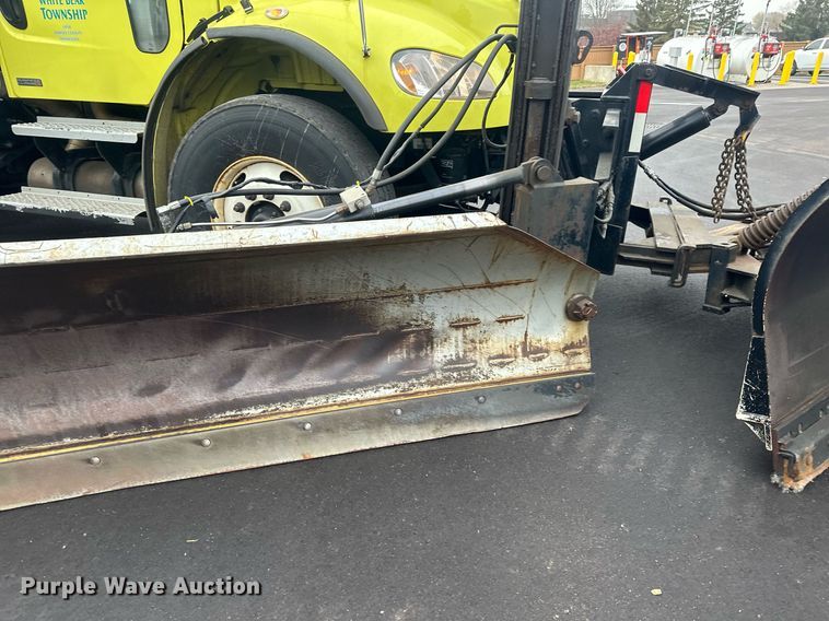 image for item LO9300 2006 Freightliner Business Class M2  dump truck