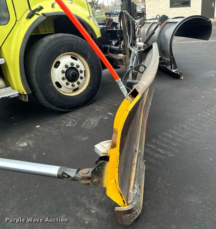 image for item LO9300 2006 Freightliner Business Class M2  dump truck