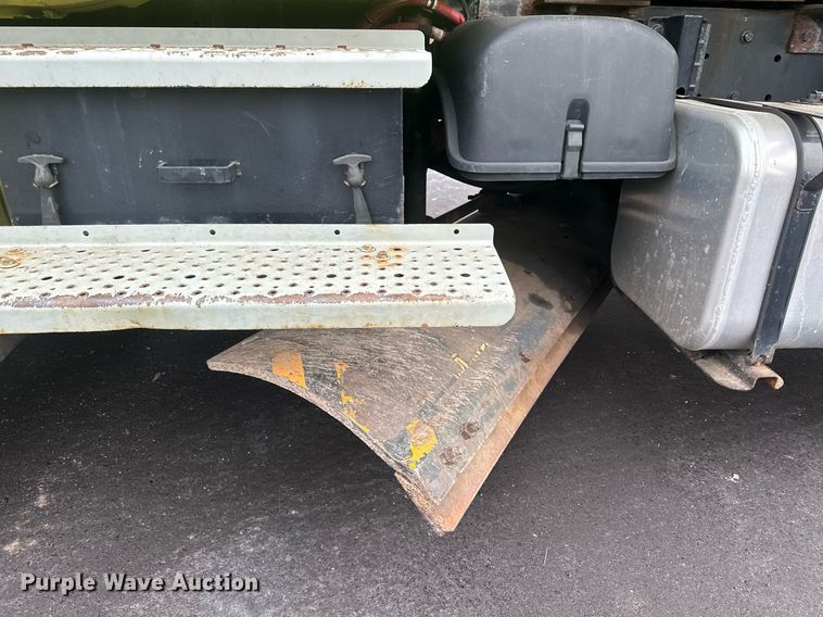 image for item LO9300 2006 Freightliner Business Class M2  dump truck