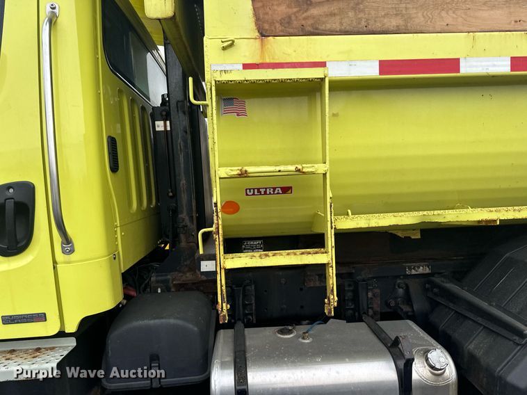 image for item LO9300 2006 Freightliner Business Class M2  dump truck