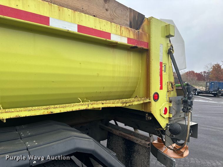 image for item LO9300 2006 Freightliner Business Class M2  dump truck