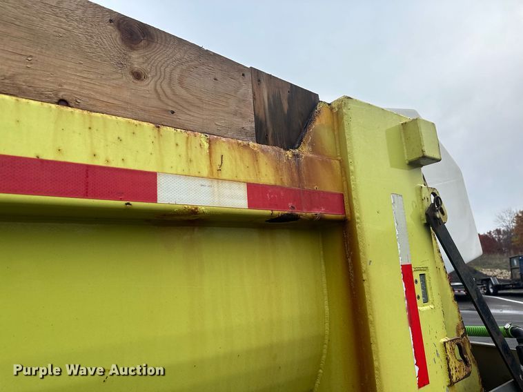 image for item LO9300 2006 Freightliner Business Class M2  dump truck