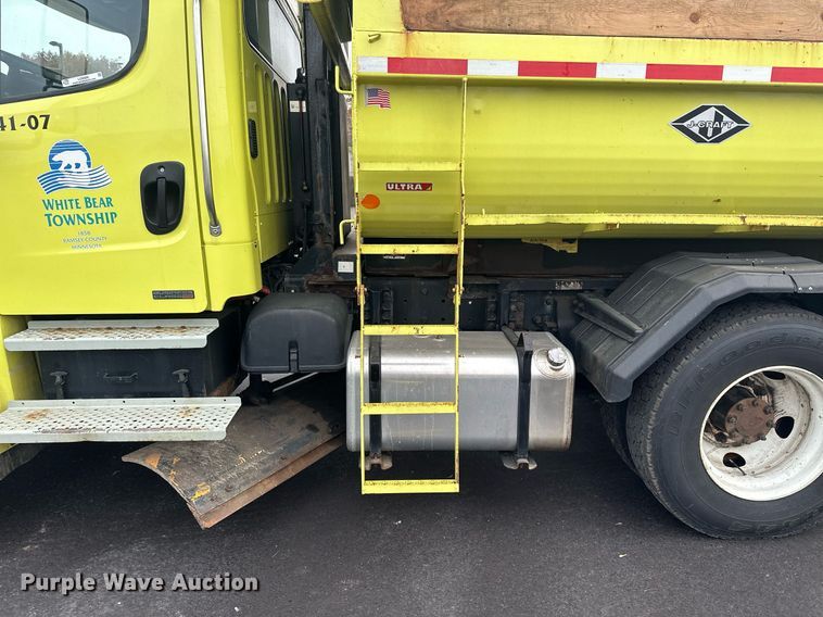 image for item LO9300 2006 Freightliner Business Class M2  dump truck