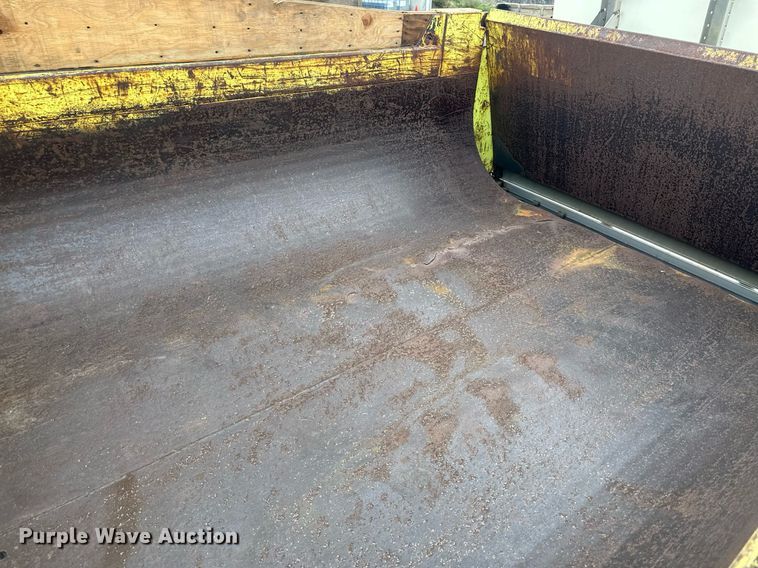 image for item LO9300 2006 Freightliner Business Class M2  dump truck