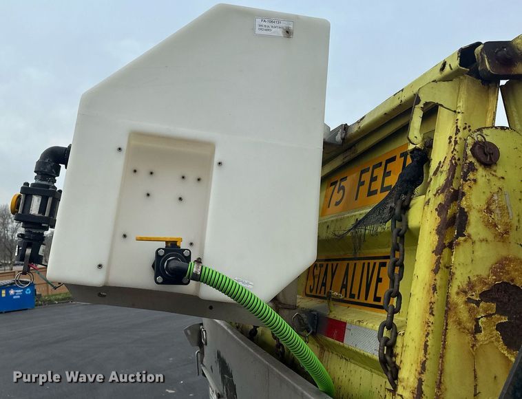 image for item LO9300 2006 Freightliner Business Class M2  dump truck