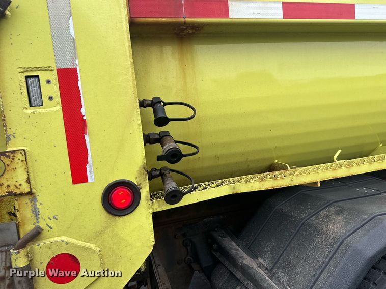 image for item LO9300 2006 Freightliner Business Class M2  dump truck