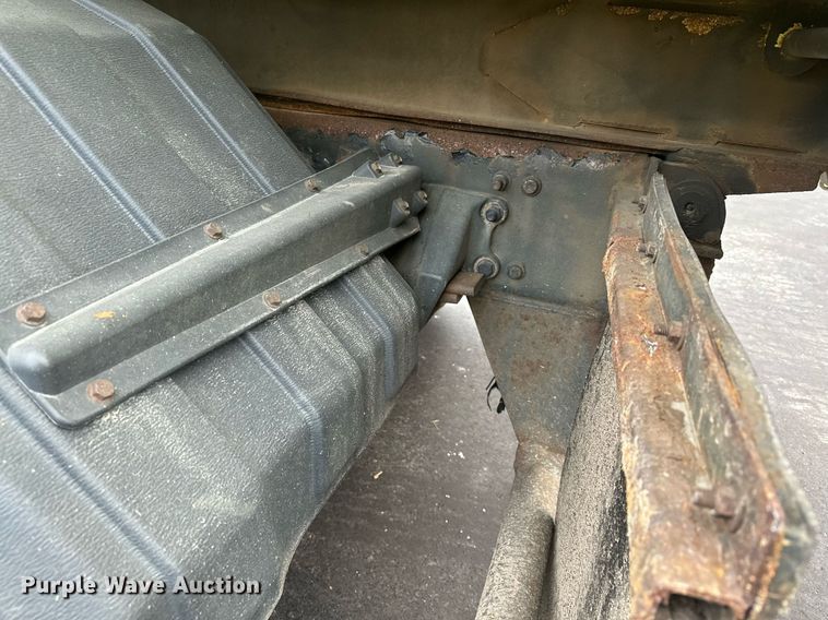 image for item LO9300 2006 Freightliner Business Class M2  dump truck