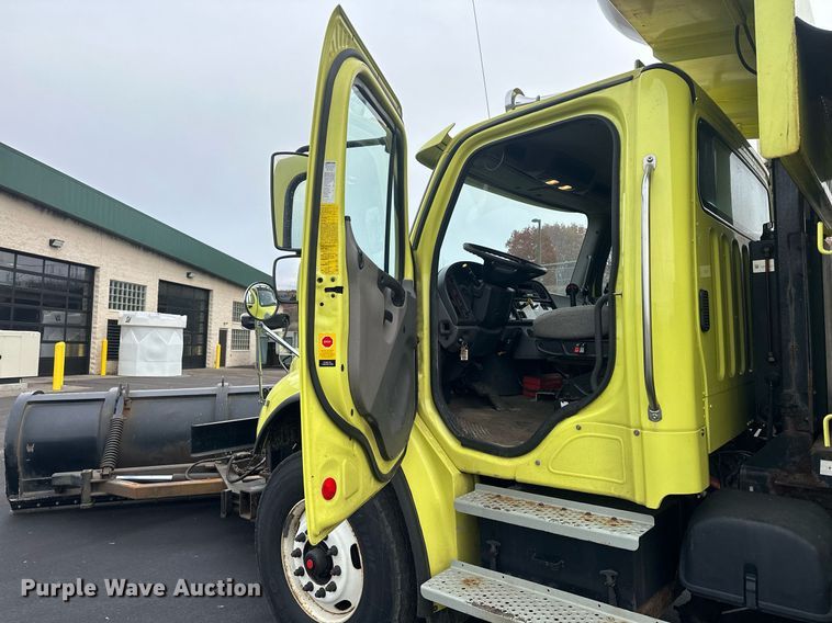 image for item LO9300 2006 Freightliner Business Class M2  dump truck