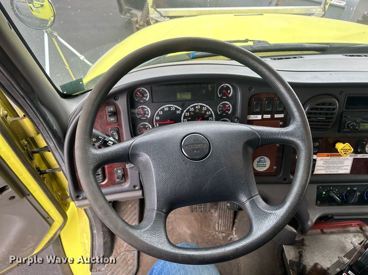 image for item LO9300 2006 Freightliner Business Class M2  dump truck