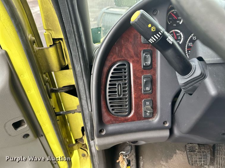 image for item LO9300 2006 Freightliner Business Class M2  dump truck