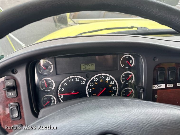 image for item LO9300 2006 Freightliner Business Class M2  dump truck