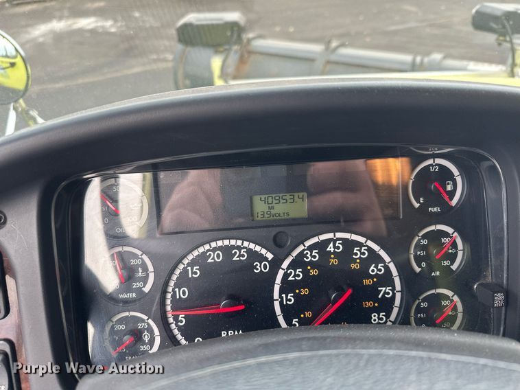 image for item LO9300 2006 Freightliner Business Class M2  dump truck