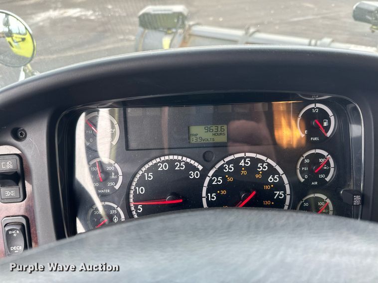 image for item LO9300 2006 Freightliner Business Class M2  dump truck