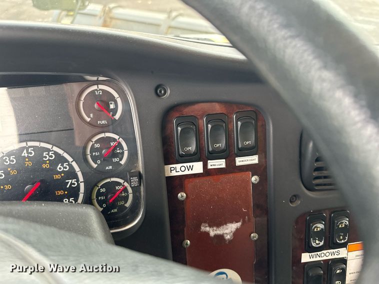 image for item LO9300 2006 Freightliner Business Class M2  dump truck