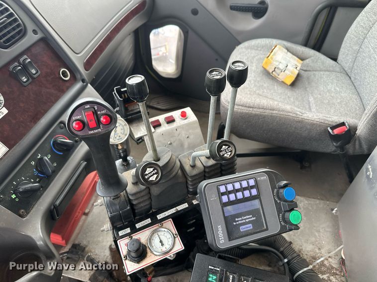 image for item LO9300 2006 Freightliner Business Class M2  dump truck