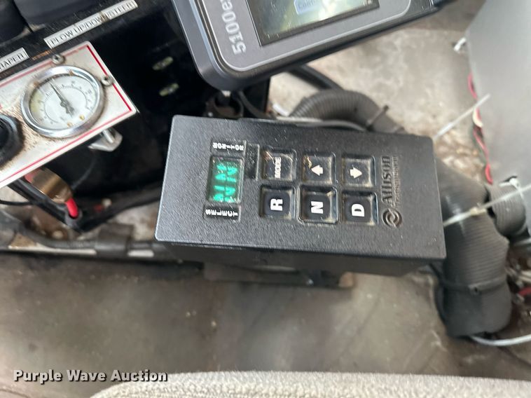 image for item LO9300 2006 Freightliner Business Class M2  dump truck