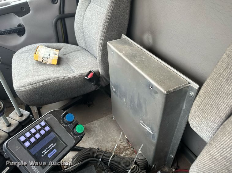 image for item LO9300 2006 Freightliner Business Class M2  dump truck