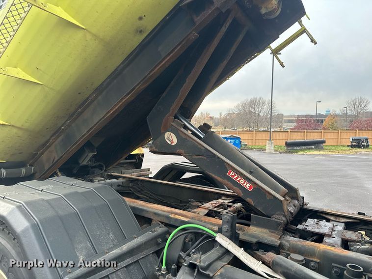 image for item LO9300 2006 Freightliner Business Class M2  dump truck