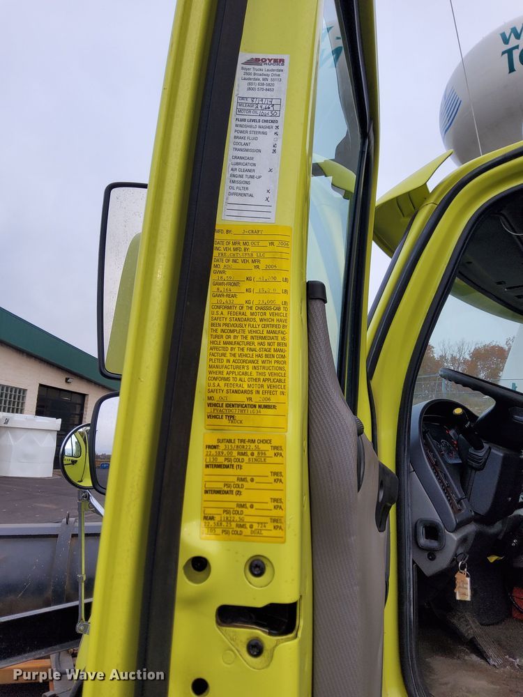 image for item LO9300 2006 Freightliner Business Class M2  dump truck